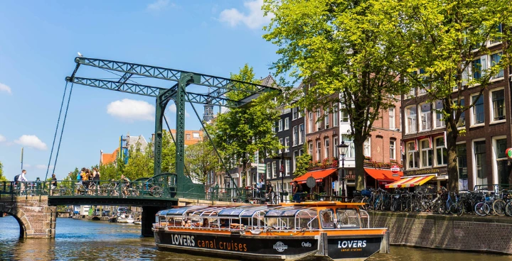 Cruise in Amsterdam canal