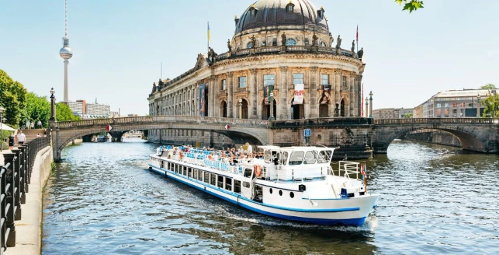 City tour by boat Berlin