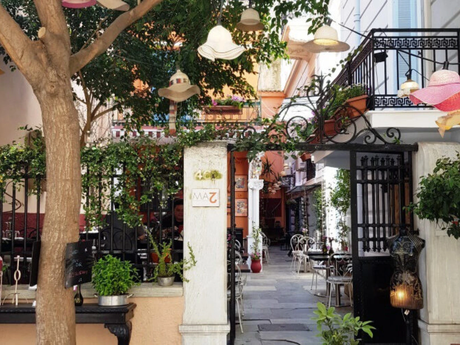 2 Mazi Restaurant - Athens restaurant