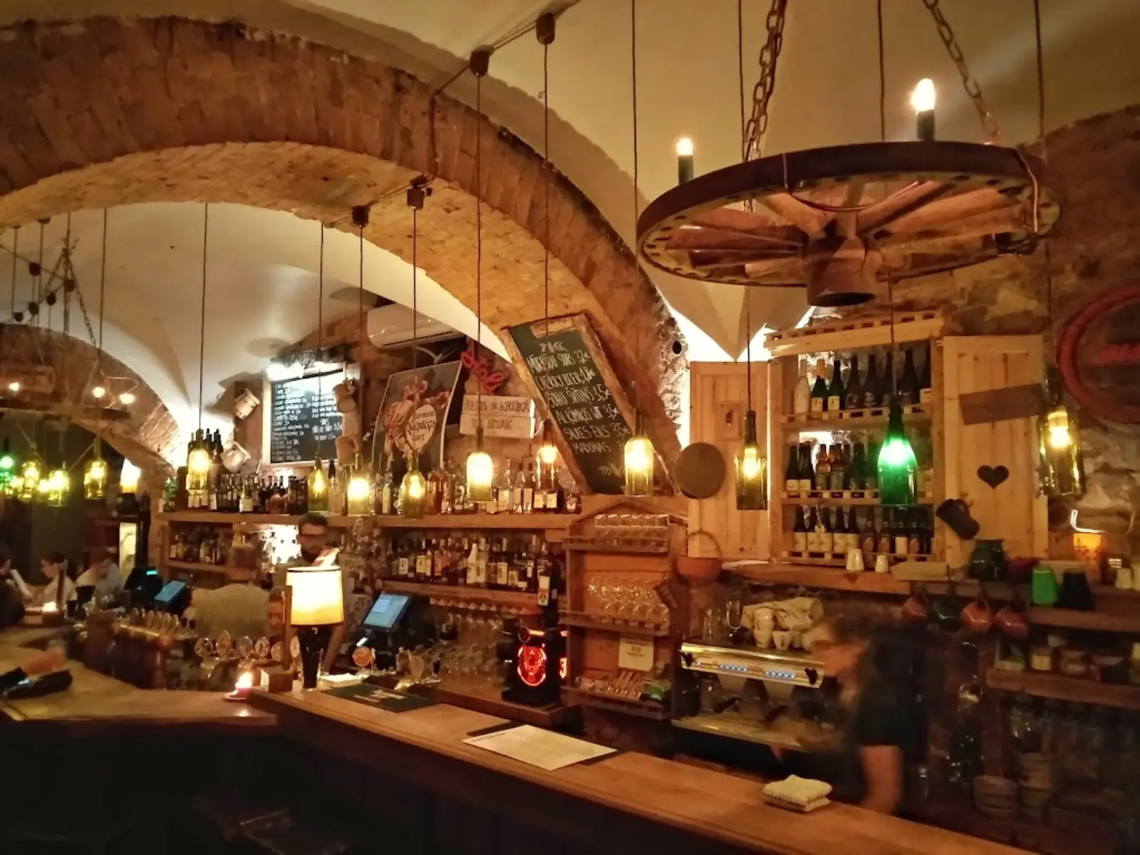 Folkklubs ALA Pagrabs - restaurants Riga