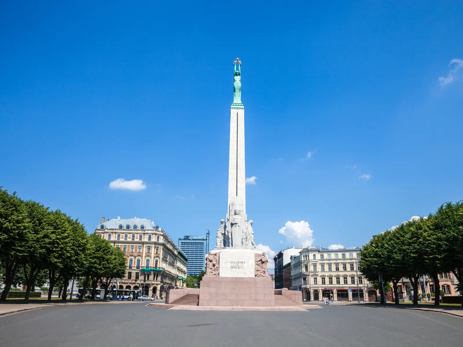 Freedom Monument - sightseeing Riga
