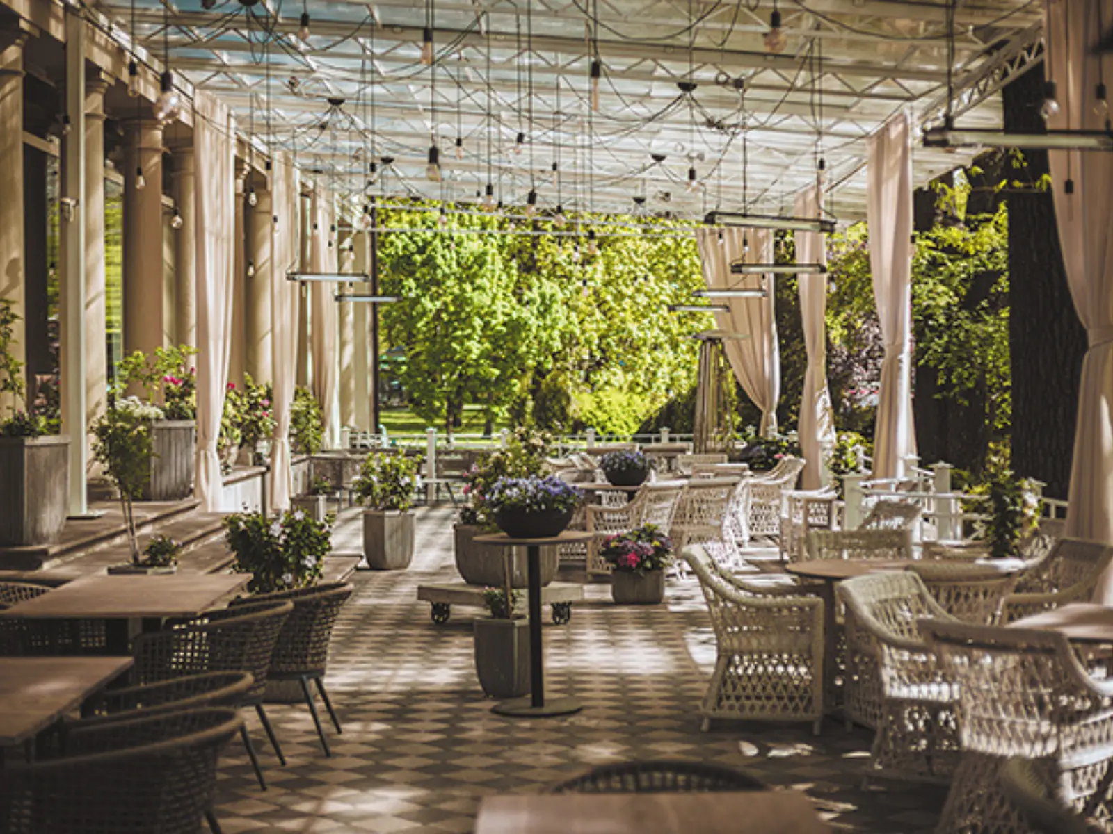 Whitehouse - restaurants Riga