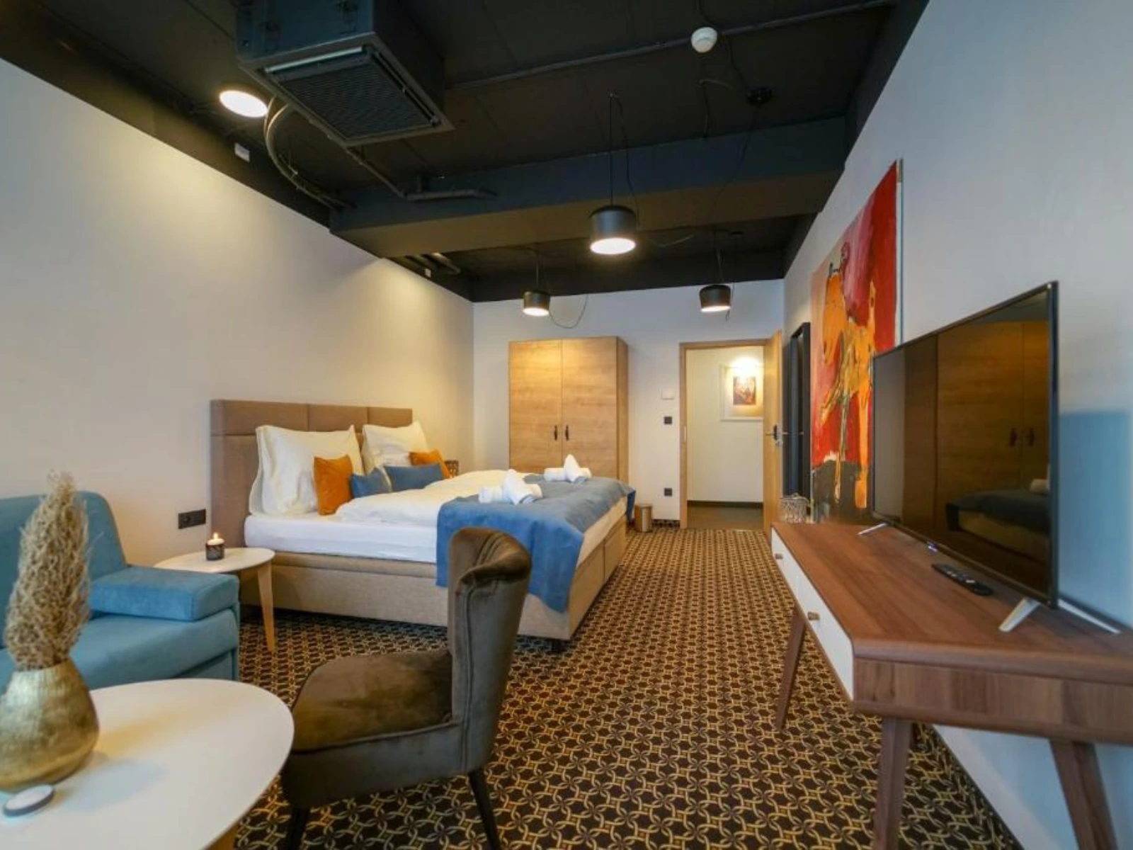 CHORS like a hotel - 1st World NFT Block & Art Capsule Hostel MetaCHORS - Hotels Bratislava