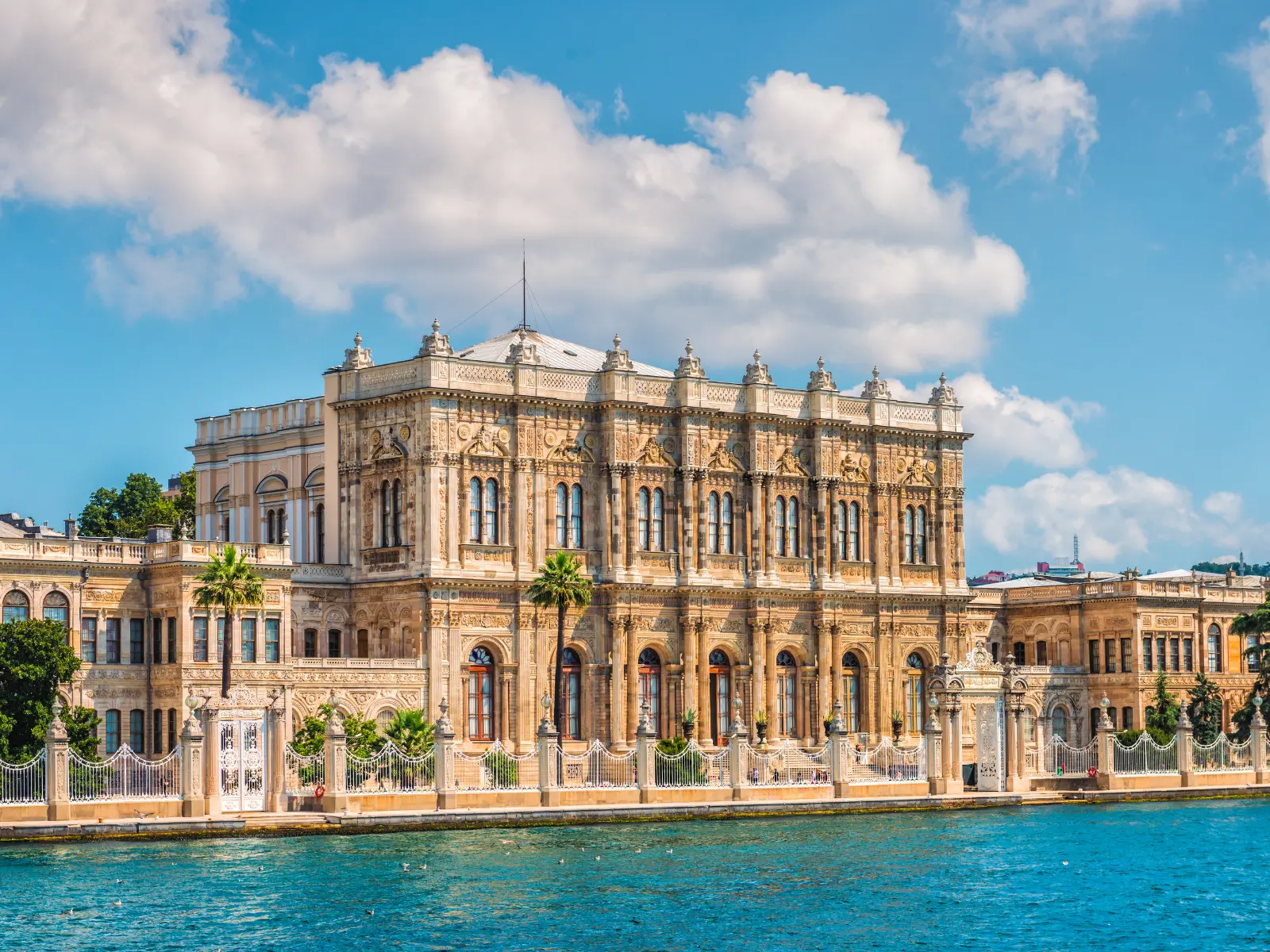 Dolmabahce Palace - what to see Istanbul