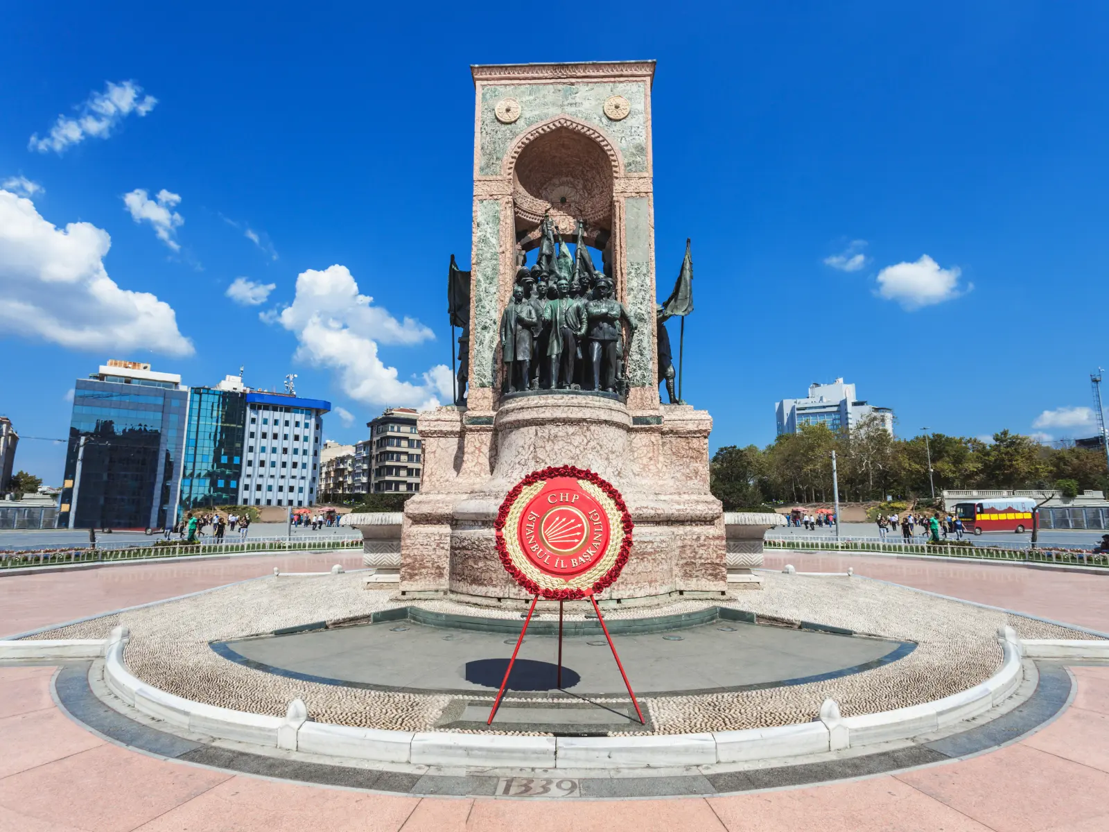 Taksim Square - what to see Istanbul