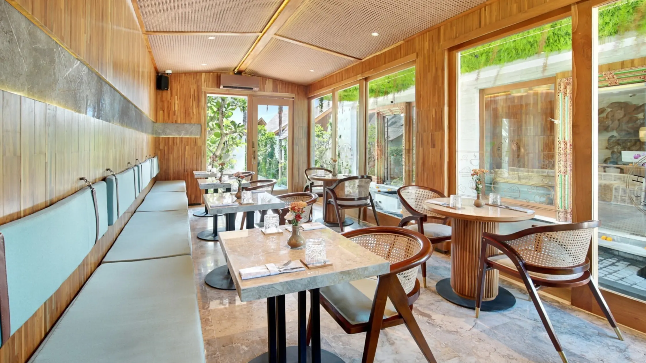 Brunch Republique - Seminyak restaurant