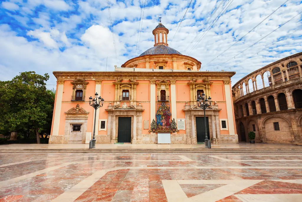 Plaza de la Virgen valencia what to do